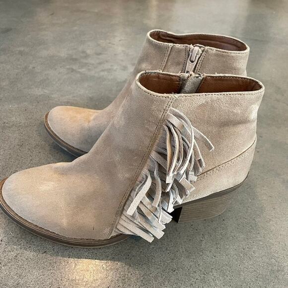 Mossimo Suede leather fringe taupe ankle boots low heel womens size 7.5 - Picture 5 of 11